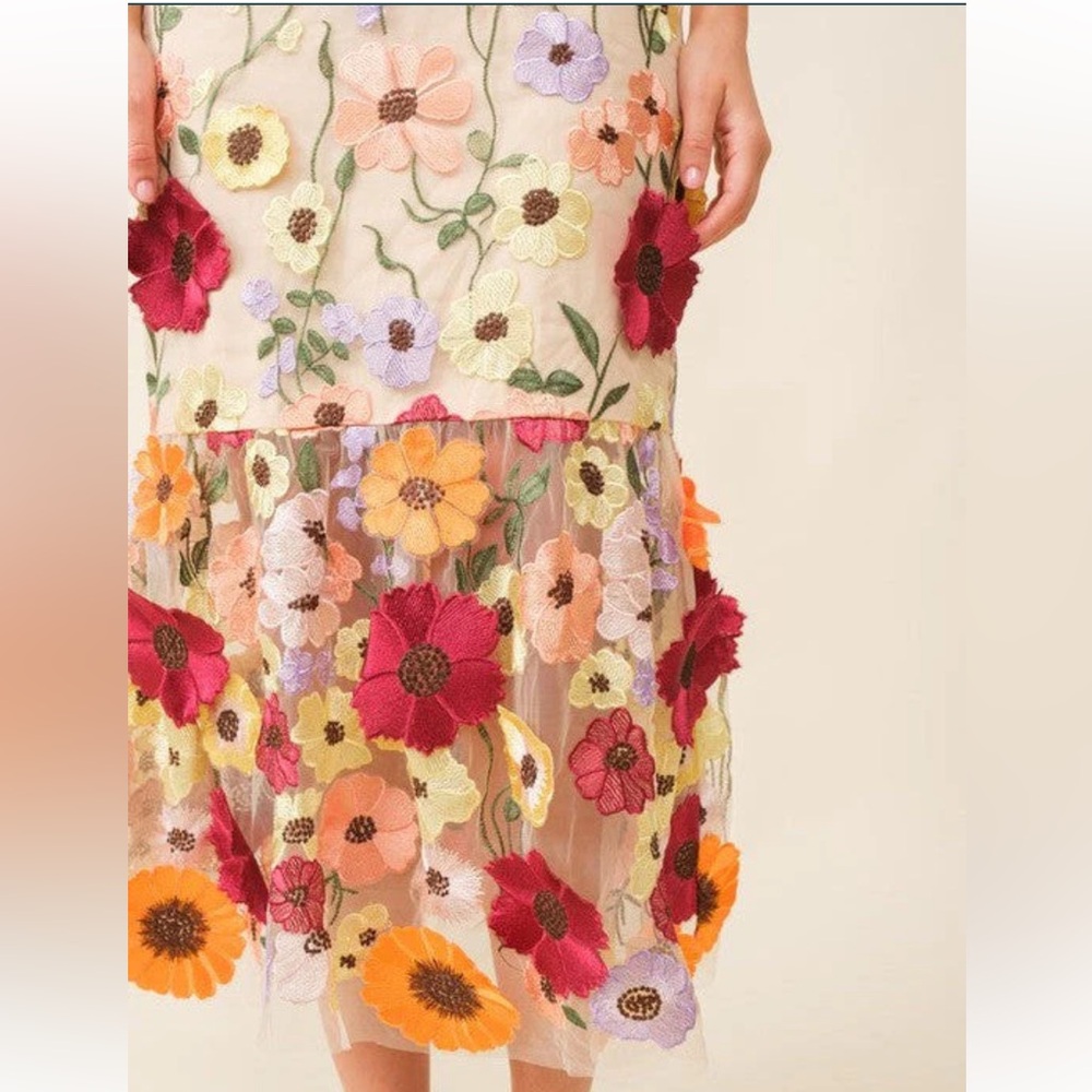 Like-New Just Me 3D Floral Halter Neck Dress 🌼 - Picture 6 of 17